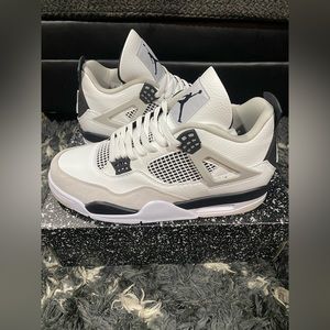 Air Jordan 4 Military Black men’s size 11, Brand new